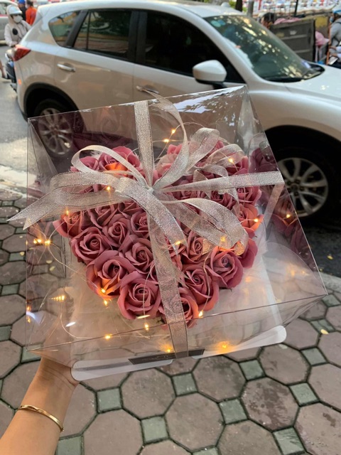 Hộp Hoa Trái Tim Mika Kèm Đèn Led