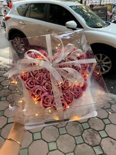 Hộp hoa trái tim mika kèm đèn led