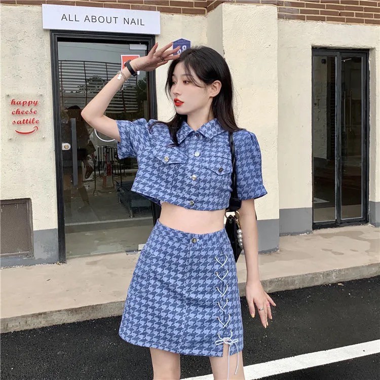 Set áo croptop khuy cài và chân váy chữ A dây rút hoạ tiết màu xanh SẴN