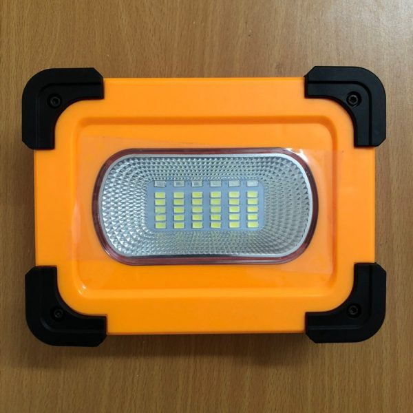 Đèn pin led xách tách kiêm sạc dự phòng, có pin năng lượng mặt trời hiện đại (mã DP134)