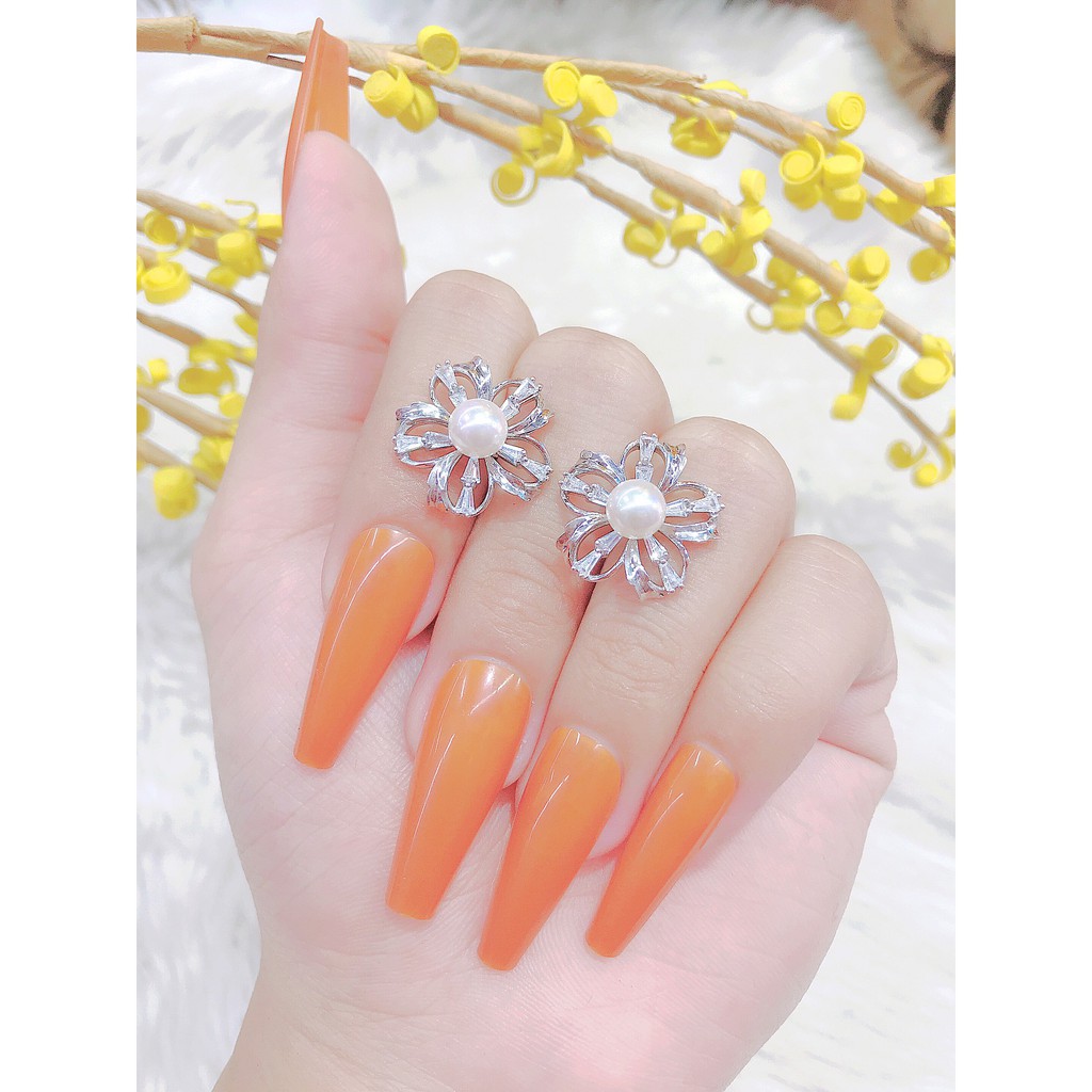 Bông tai nữ - phụ kiện nail đính đá UHA, chuôi cài chắc chắn, kiểu dáng hiện đại, thu hút, sang trọng B99