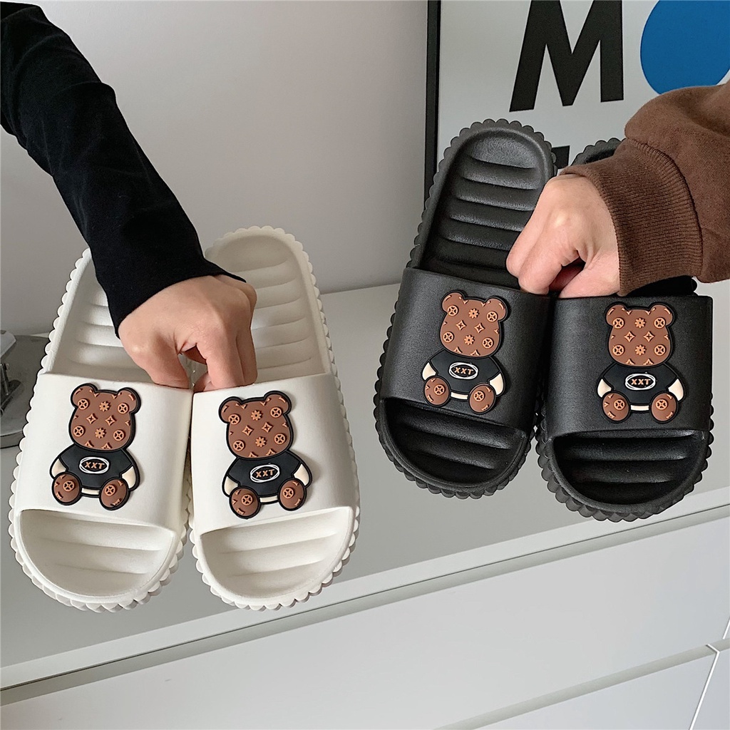 Dép quai ngang đế bánh mì đính hình gấu Gucci cực sang