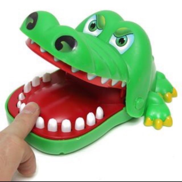 Trò chơi Cá sấu cắn tay