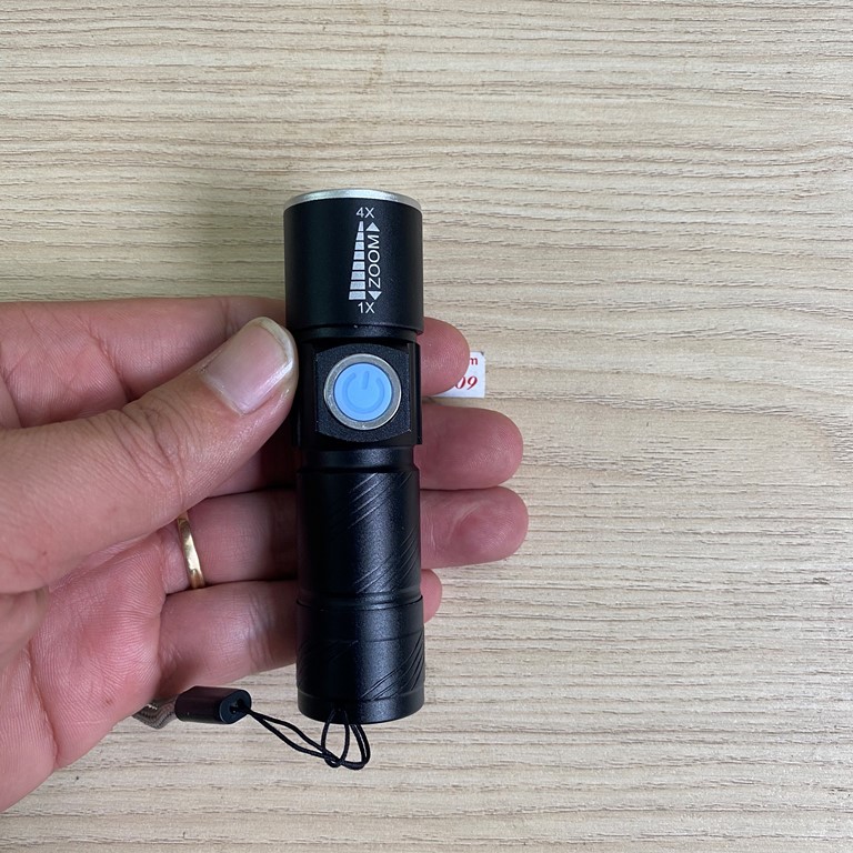 Đèn pin siêu sáng mini bỏ túi Ultrafire X305 nhỏ gọn, zoom xa gần, sạc USB (mã DP142)