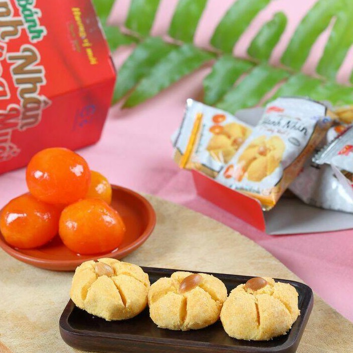 Bánh hạnh nhân trứng muối