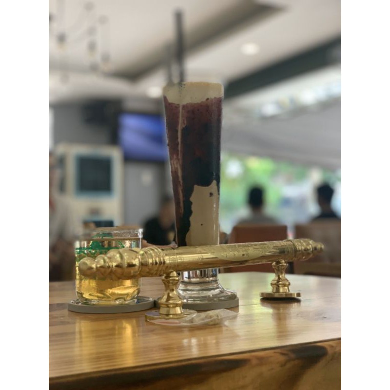 Tay nắm cổng vàng hoa văn