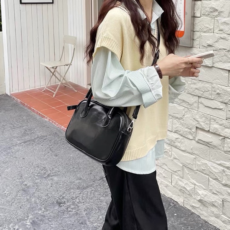 Túi đeo tréo có quai xách