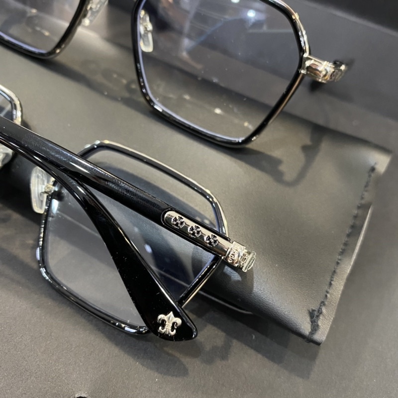 Kính Chrome Heart gọng vuông cao cấp phù hợp cho cả nam và nữ,kiểu dáng sang trọng,hiện đại.Gọng kính xu hướng của năm
