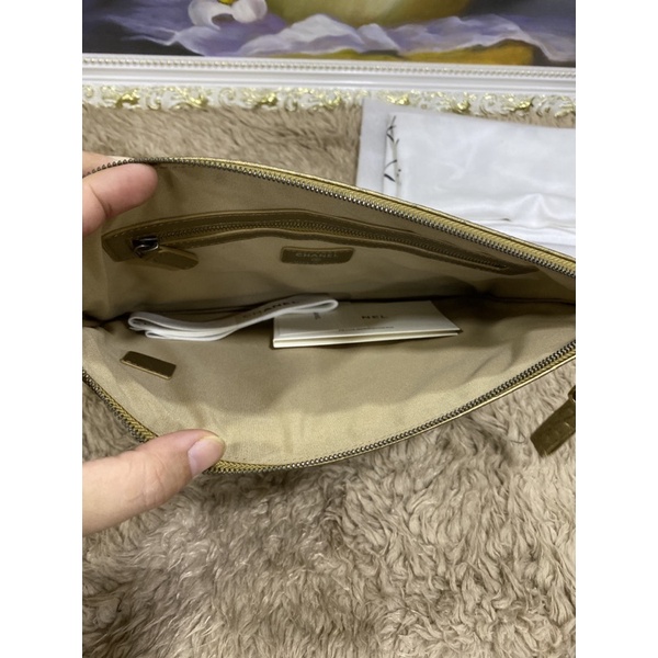 Clutch màu vàng đồng size 28