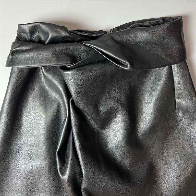 Chân váy da dáng dài xẻ tà MNG