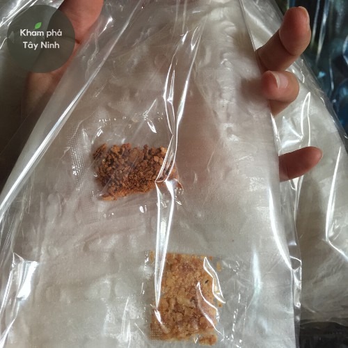 Muối tôm đóng bịch sẵn cho các món bánh tráng ăn vặt chánh gốc Trảng Bàng, Tây Ninh – shop Khám phá Tây Ninh