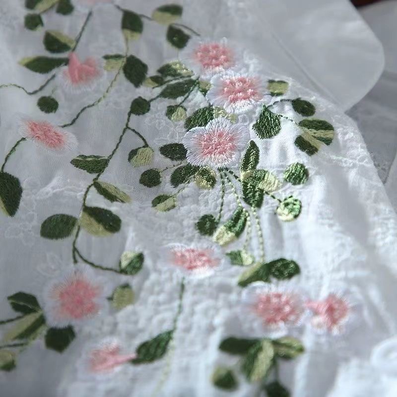 Áo Sơ Mi Cotton Dài Cổ Chữ V Lưng Ngắn Phối Ren Thêu Họa Tiết Nghệ Thuật