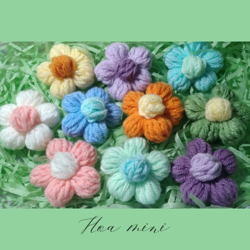 Móc khóa/ pin cài hoa len mini làm bằng len
