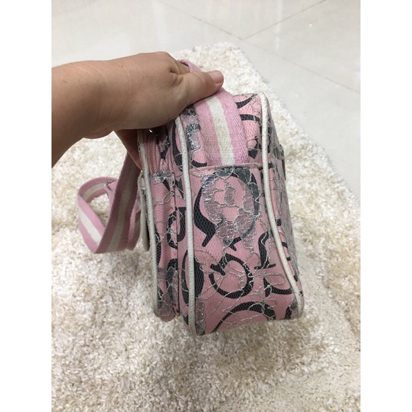 Túi si da cavas phối ren y hình