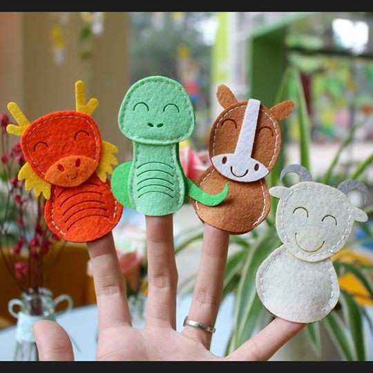 Bộ rối con giáp và sách vải khủng long