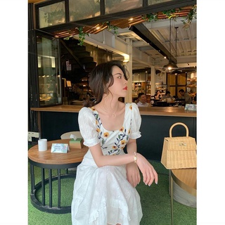 Đầm midi Trắng Tay Ngắn Cổ Vuông Thêu Họa Tiết Hoa Ba Chiều Tinh Tế Thời Trang Mùa Hè Cho Nữ