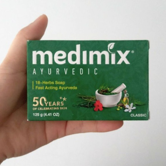 Xà phòng tắm thảo dược giảm mụn lưng Medimix 125g