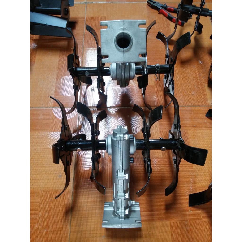 Bộ xới đất lên luống lắp máy cắt cỏ, xạc cỏ