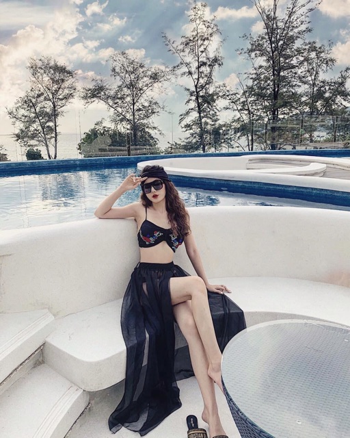 Bikini set 3 món với váy dài sang chảnh