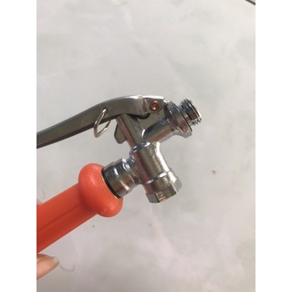 tay bóp bình xịt inox