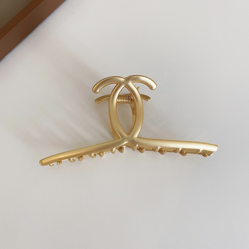 Kẹp tóc kim loại phong cách thời trang mùa thu 2021