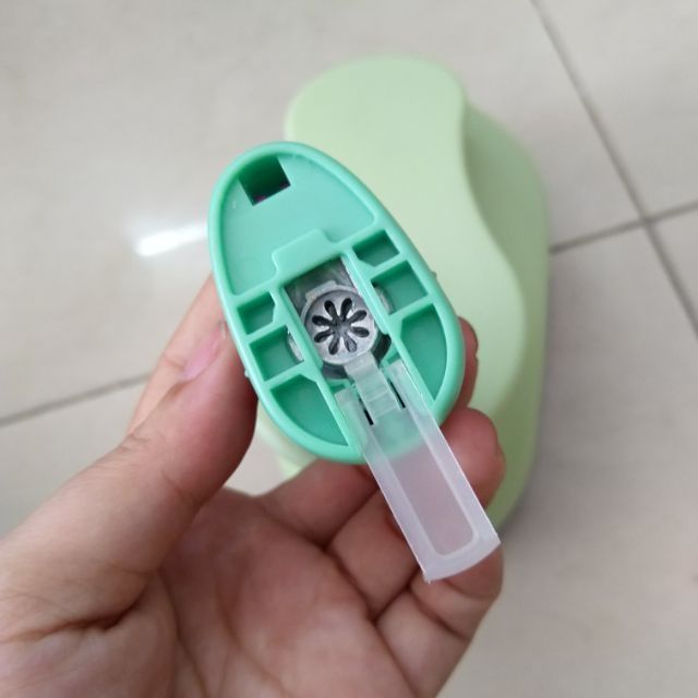Dập hoa cúc 1cm. Bấm hình