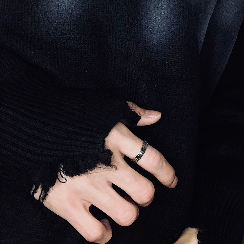 Nhẫn khắc số la mã thiết kế thời trang cho cặp đôi