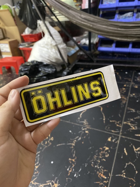 Tem xe chữ OHLINS dán mọi nơi luôn keo