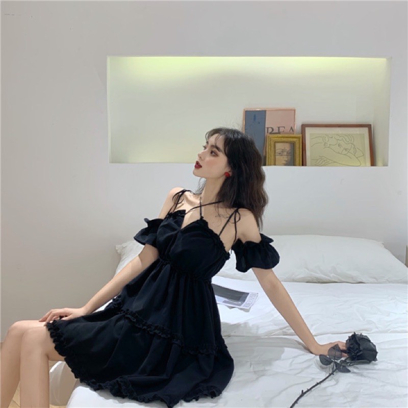 - Đầm tiểu thư đen bí ẩn