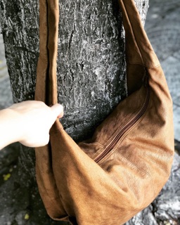 Túi da thật form hobo hiệu PICARD