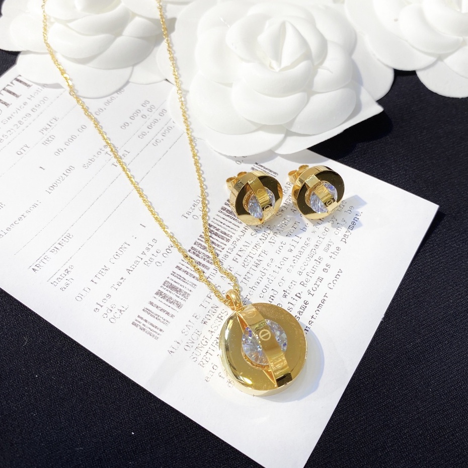 Set dây chuyền và bông tai titan cao cấp Ròm House không hoen rỉ xà cừ cực kì sang chảnh