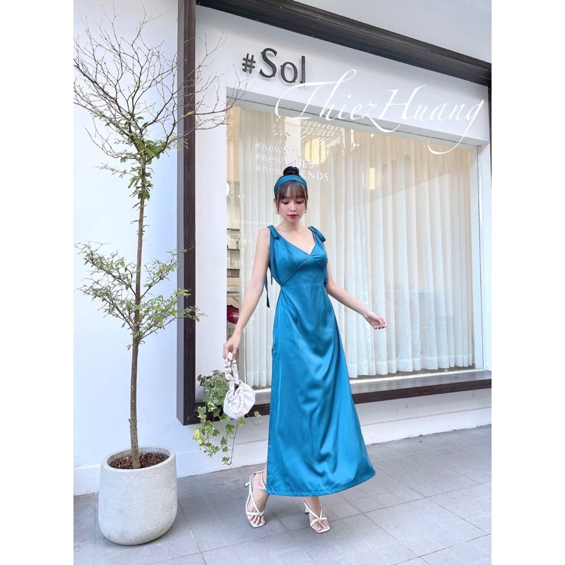 Đầm maxi lụa dáng dài hở lưng , trẻ trung