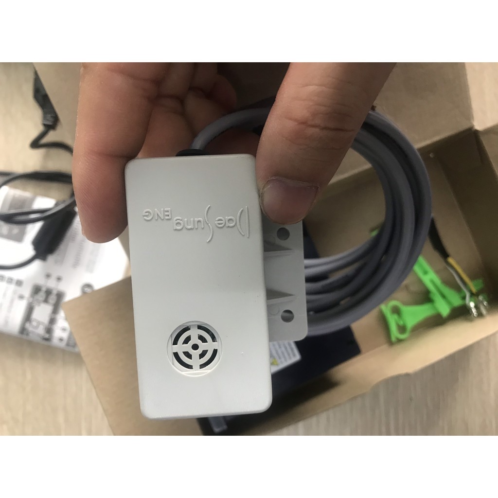 Bộ điều khiển độ ẩm FOX-1H gồm 1 relay và cảm biến