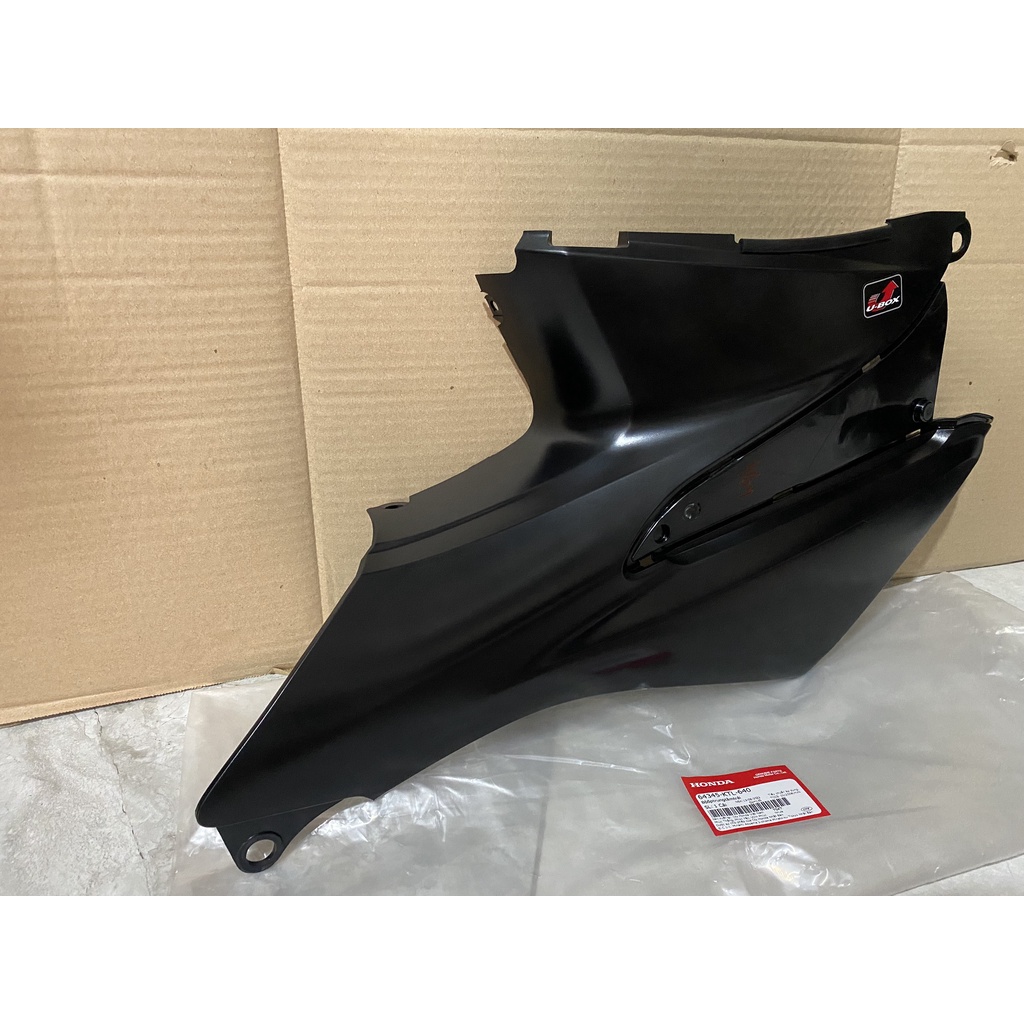 Bộ ốp trung tâm bên trái - ốp bình xăng xe HONDA WAVE S100 . 64345KTL640
