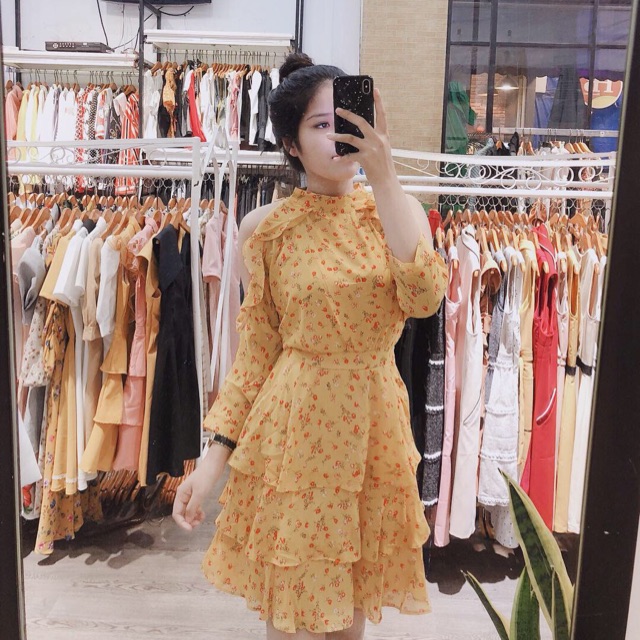 Đầm hoa khoét vai