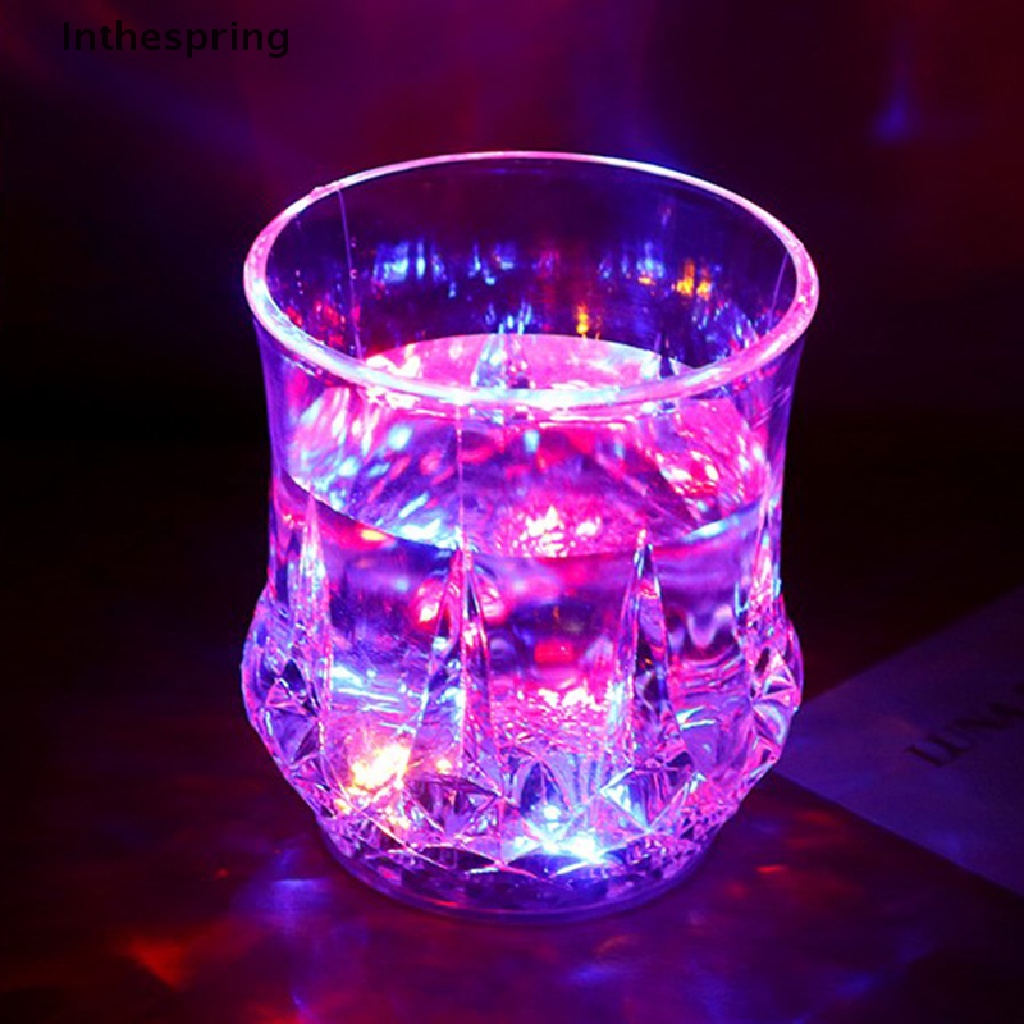 Cốc Nước Có Đèn LED Tự Động Thay Đổi Màu Sắc Sáng Tạo