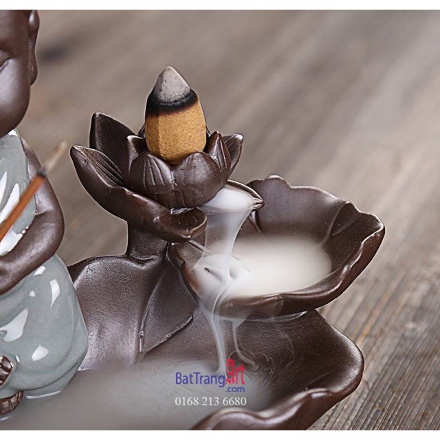 Thác khói trầm hương phật tọa thiền tặng gói trầm