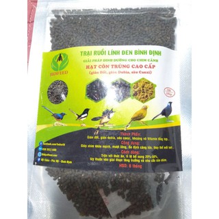 hạt cào cào hoặc côn trùng chim cảnh