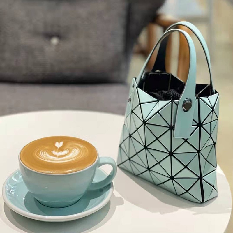 Túi Xách mini Hình Vuông Bốn Ngăn Mẫu Mới 2022 Issey Miyake Phiên Bản Giới Hạn Cho Nữ777777