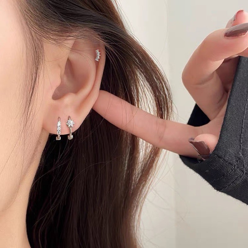 1 CHIẾC khuyên nhỏ vành tai xinh xắn