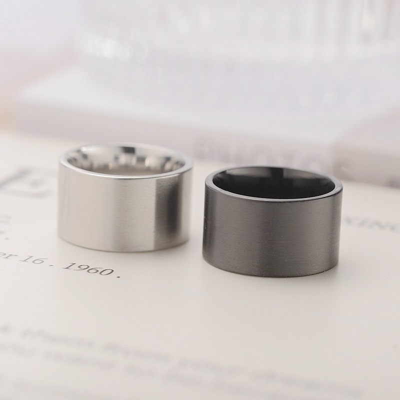 Nhẫn siêu rộng 12mm bằng thép không gỉ thời trang hoàn toàn mới, nhẫn lớn cho nam và nữ bằng thép titan phong cách đơn giản.