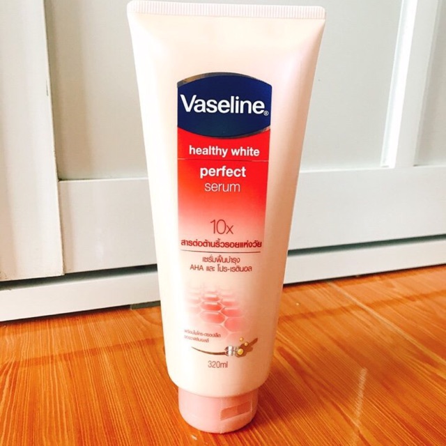 Kem dưỡng trắng toàn thân vaselin 10x 320ml