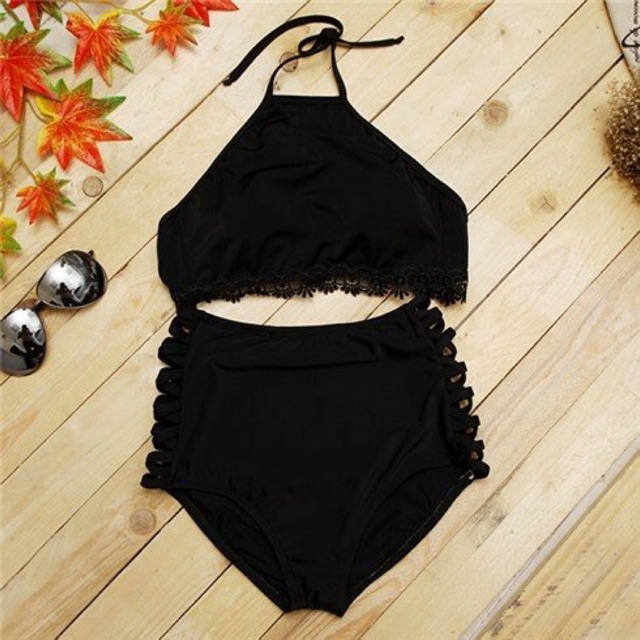 Bikini yếm đen kín đáo đẹp