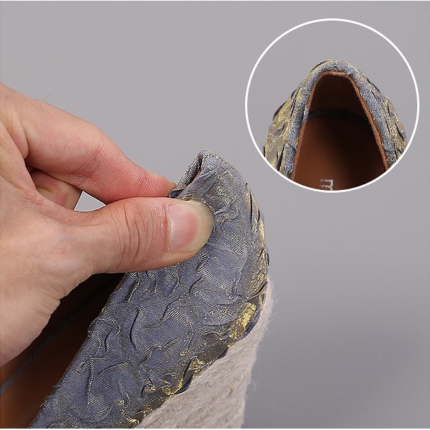 Giày cao gót chất liệu lụa dập nổi, đế xuồng bọc 8cm