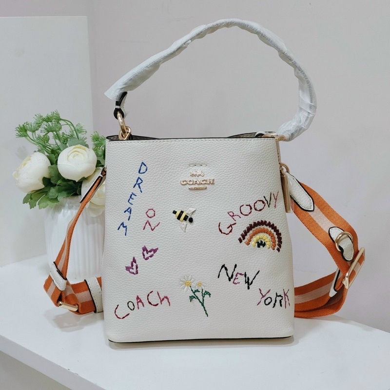 Túi bucket thêu 3D