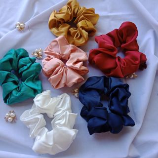 Cột tóc Vải Scruschies nhiều màu.