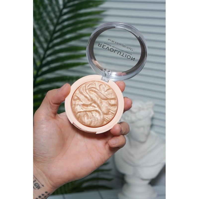 REVOLUTION PHẤN BẮT SÁNG ÁNH VÀNG