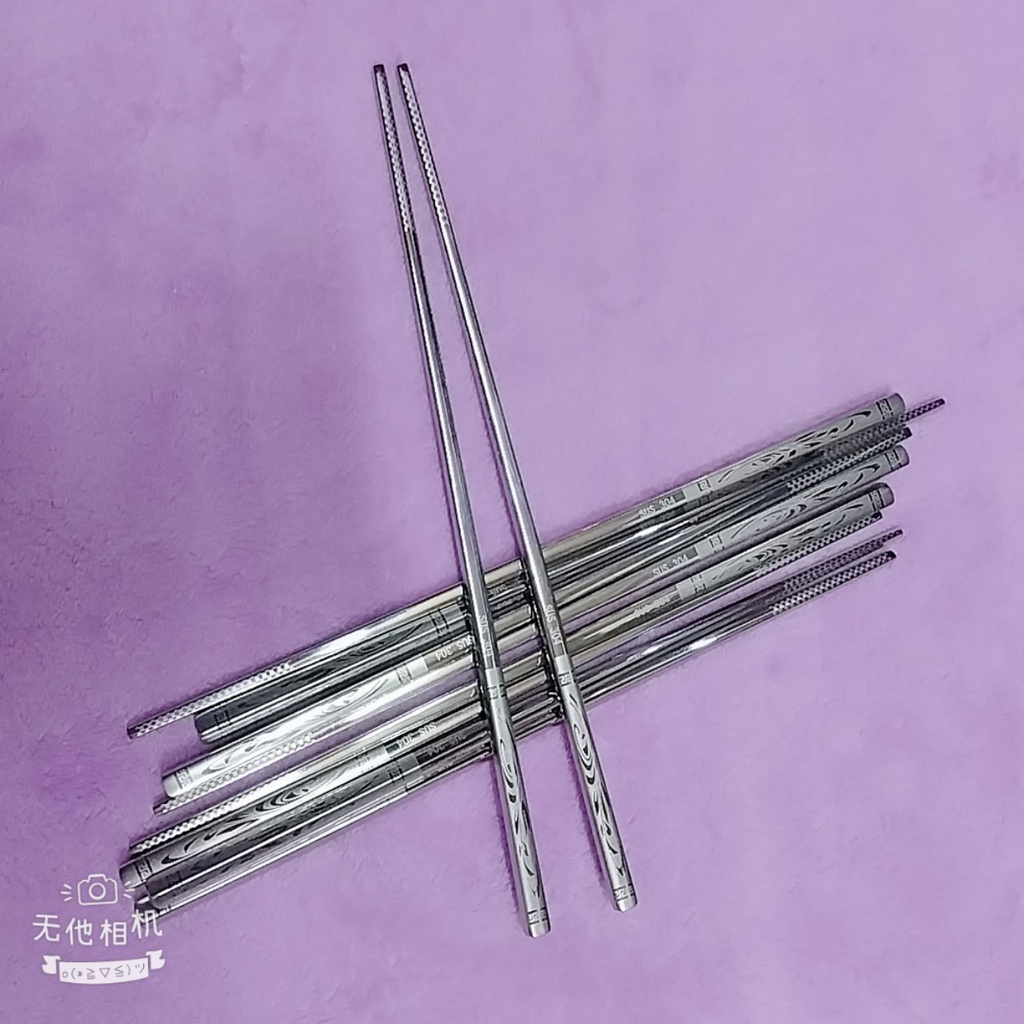 Đũa Inox 304 Hàn Quốc Cao Cấp, Sét 5 Đôi Đũa Inox Với Thiết Kế Vuông Hoa Văn Nhám 2 Đầu Tạo Ma Sát Rất Dễ Gắp Đồ