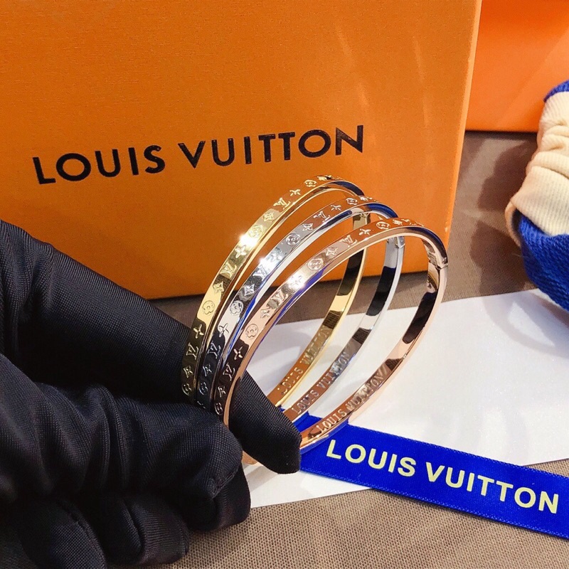 Vòng tay titan không đen không gỉ hoạ tiết dày dặn VL55