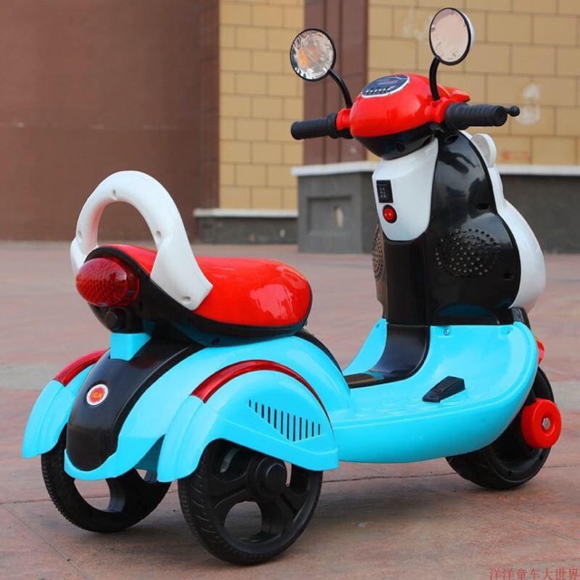 Xe máy điện con chó